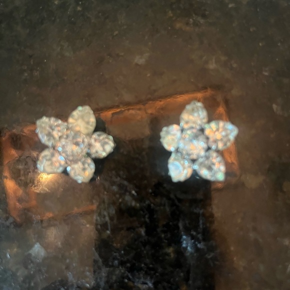 weiss Jewelry - Vintage Weiss 1952 Rhinestone Flower Clip on Earrings